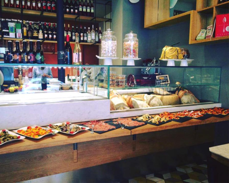 comptoir-vitrine-cuisine-italienne-z.jpg