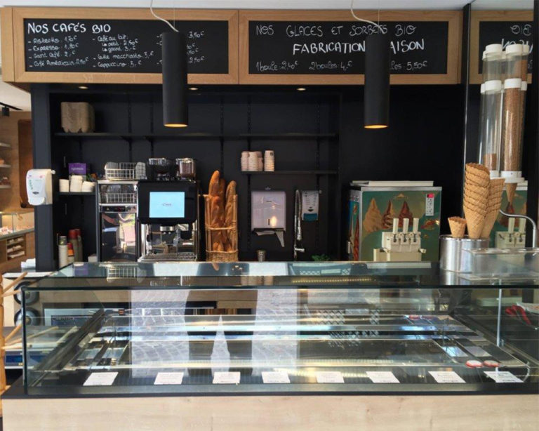 vitrine-pour-chocolaterie-z.jpg