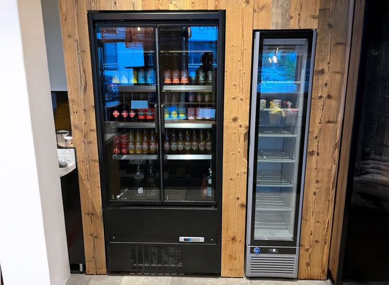 Murale réfrigérée CRONUS noir avec portes